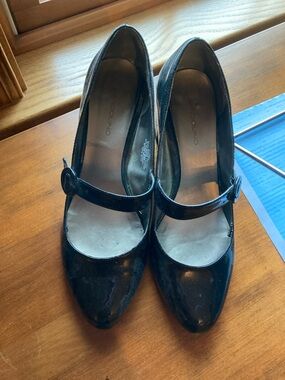 Bandolino Black Patent Mary Jane Heels